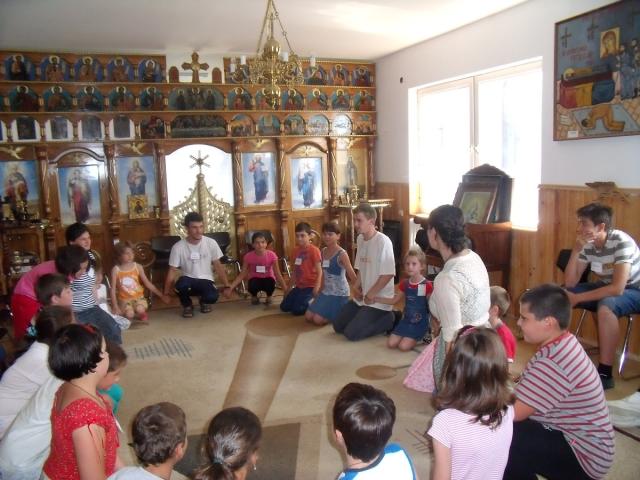 Tabăra de creație „Dăruind vei dobândi”, la parohia Filioara din Târgu Neamț
