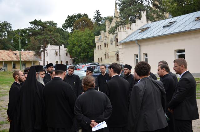 Pr. Vasile Gavrilă și pr. Constantin Coman, prezenți la atelierul de formare de la Miclăușeni