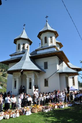 Rugă la mormintele strămoşilor din Colacu