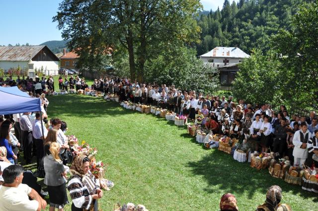 Rugă la mormintele strămoşilor din Colacu