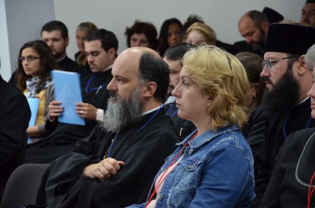 100 de preoţi, însoţiţi de preotese şi de copii, în conferinţă la Durău