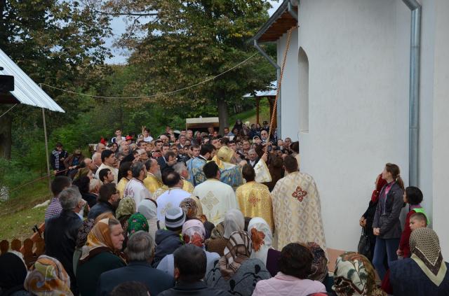 Biserica „Izvorul Tămăduirii” din localitatea Coșula, sfințită de IPS Mitropolit Teofan