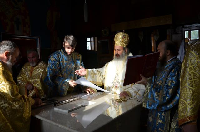 Biserica „Izvorul Tămăduirii” din localitatea Coșula, sfințită de IPS Mitropolit Teofan
