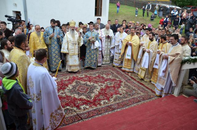 Biserica „Izvorul Tămăduirii” din localitatea Coșula, sfințită de IPS Mitropolit Teofan