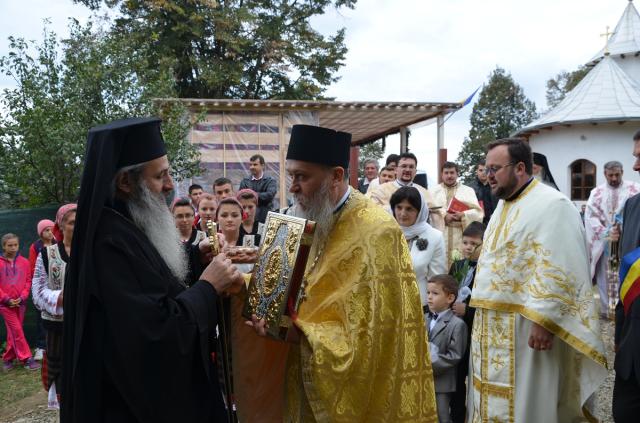 Biserica „Izvorul Tămăduirii” din localitatea Coșula, sfințită de IPS Mitropolit Teofan