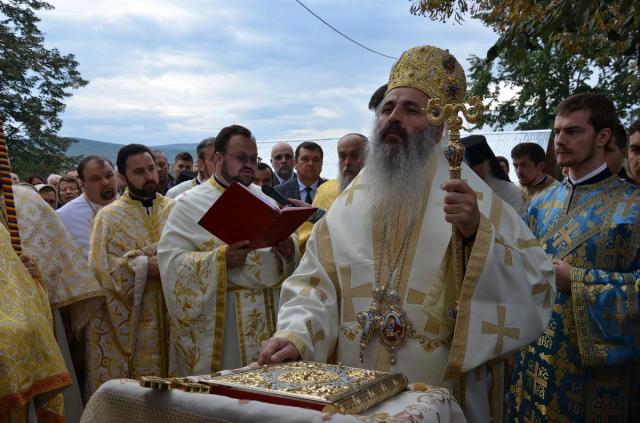 Biserica „Izvorul Tămăduirii” din localitatea Coșula, sfințită de IPS Mitropolit Teofan