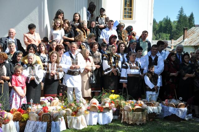 Rugă la mormintele strămoşilor din Colacu
