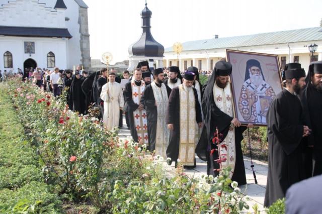 Moaştele Sfântului Nectarie, spre închinarea credincioşilor romaşcani