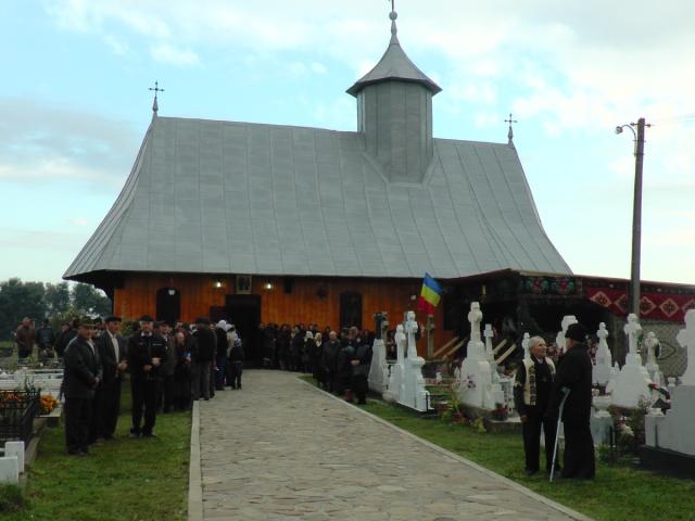 IPS Pimen a târnosit biserica parohiei Grăniceşti 2
