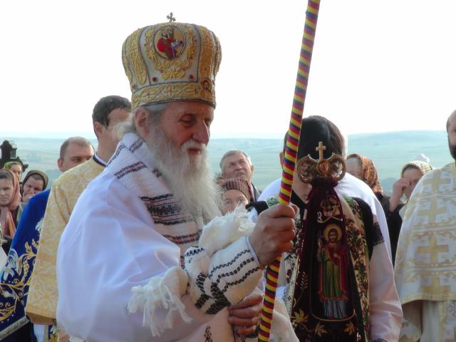 IPS Pimen a târnosit biserica parohiei Grăniceşti 2