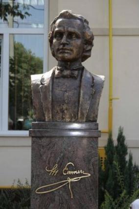 Bustul lui Eminescu va fi inaugurat anul viitor la biblioteca din Piatra Neamț