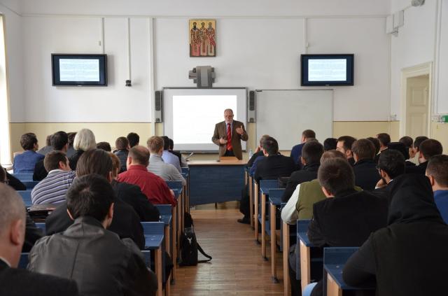Răzvan Bucuroiu a conferențiat la Facultatea de Teologie din Iași