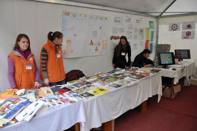 Stand în curtea Mitropoliei pentru promovarea Departamentului Pro Vita