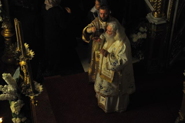 Liturghie în catedrala Sfintei Parascheva din Iaşi