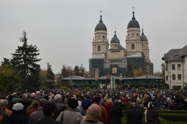 Slujba hramului Sfintei Parascheva, în imagini