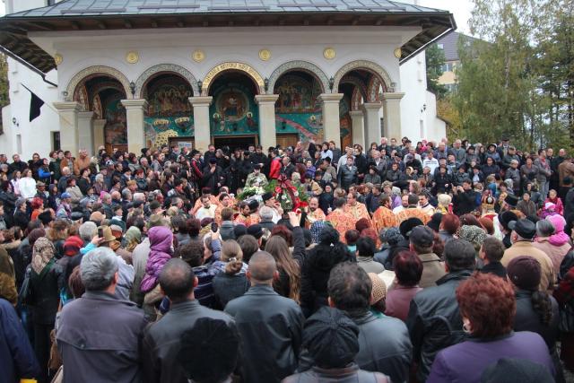 Preotul Vasile Nuţu a fost condus pe ultimul drum