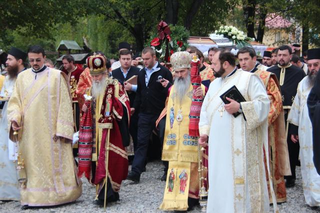 Preotul Vasile Nuţu a fost condus pe ultimul drum