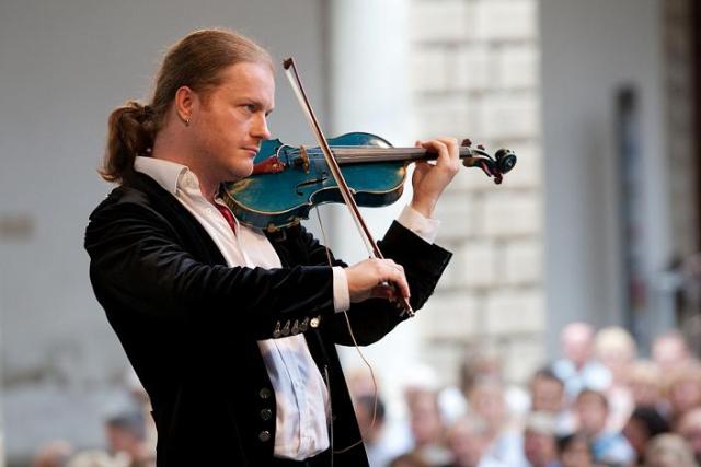 Violoniștii Alexandru Tomescu şi Pavel Sporcl, în turneu de Zilua Naţională a Republicii Cehe