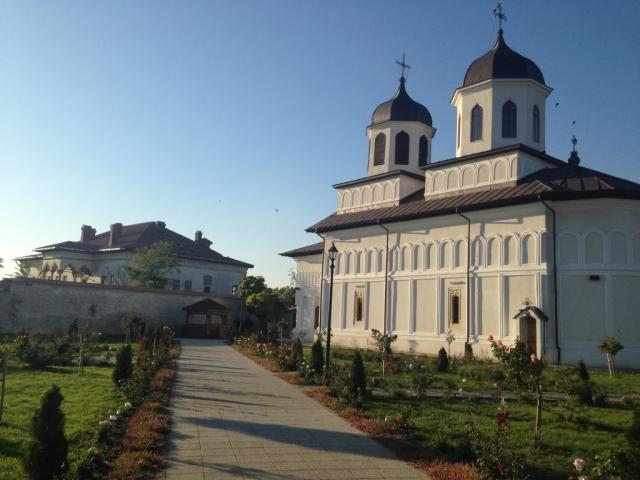 Manifestări deosebite la aniversarea a 330 de ani de la ctitorirea bisericii brâncoveneşti din Potlogi (Dâmboviţa)