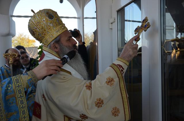 PS Innocentios, la resfinţirea bisericii din Dorobanţ: „Nu m-am bucurat niciodată de atâta ospitalitate şi dragoste“