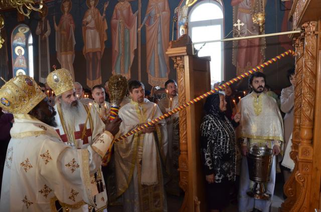 PS Innocentios, la resfinţirea bisericii din Dorobanţ: „Nu m-am bucurat niciodată de atâta ospitalitate şi dragoste“