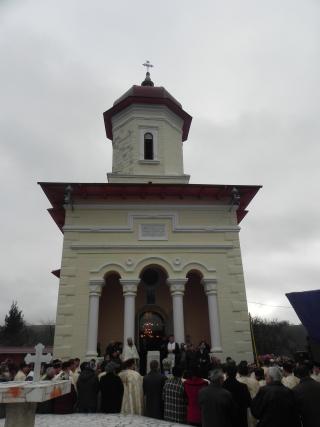 Biserica "Sfântul Ioan Gură de Aur" din Averești a fost resfinţită