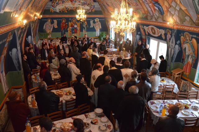 Sfântă Liturghie arhierească și sfințire de casă-praznicar, la parohia Ruseni 1