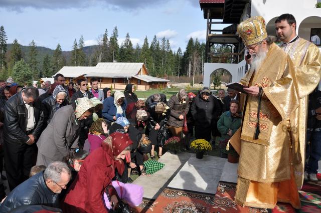 Liturghie arhierească la Mănăstirea Secrieş-Moldoviţa