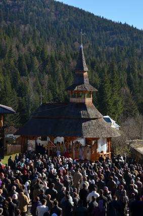 IPS Mitropolit Teofan, prezent la hramul Mănăstirii Petru Vodă