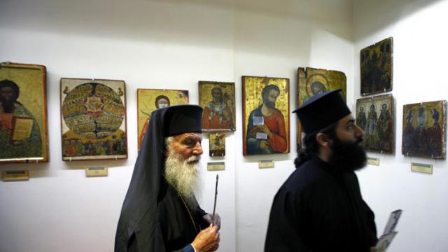 Sute de icoane inestimabile furate, restituite Bisericii Ciprului