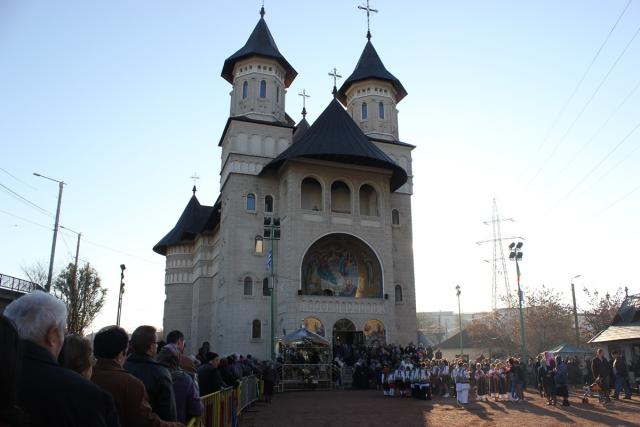 IPS Teofan: „Sfântul Ierarh Nectarie a devenit puternic prin suferinţă”