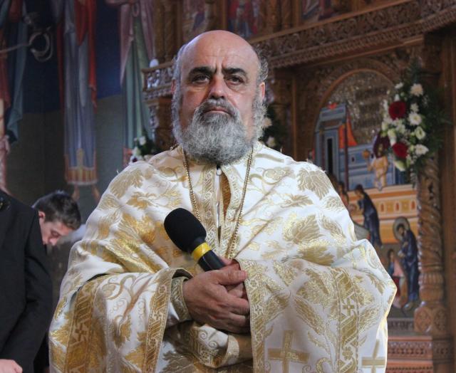IPS Teofan: „Sfântul Ierarh Nectarie a devenit puternic prin suferinţă”
