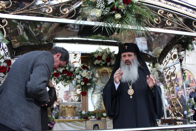 IPS Teofan: „Sfântul Ierarh Nectarie a devenit puternic prin suferinţă”