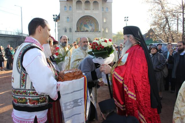 IPS Teofan: „Sfântul Ierarh Nectarie a devenit puternic prin suferinţă”