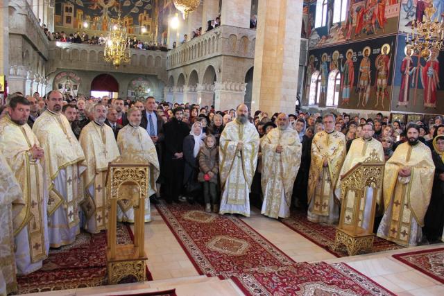 IPS Teofan: „Sfântul Ierarh Nectarie a devenit puternic prin suferinţă”