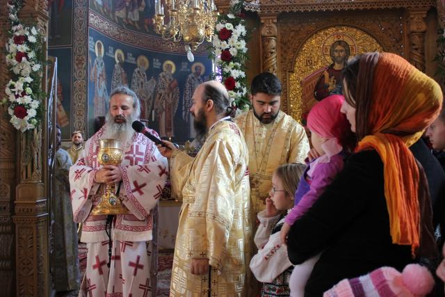IPS Teofan: „Sfântul Ierarh Nectarie a devenit puternic prin suferinţă”