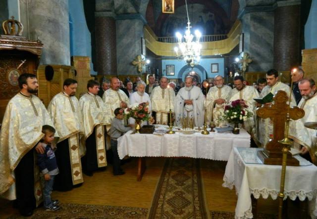 Sfântul Maslu oficiat de 16 preoţi la parohia Bodeşti