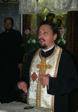 Sfântul Maslu oficiat de 16 preoţi la parohia Bodeşti