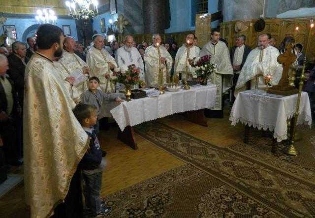 Sfântul Maslu oficiat de 16 preoţi la parohia Bodeşti