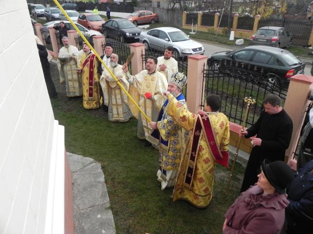 Biserica "Sfântul Ioan Gură de Aur" din Averești a fost resfinţită