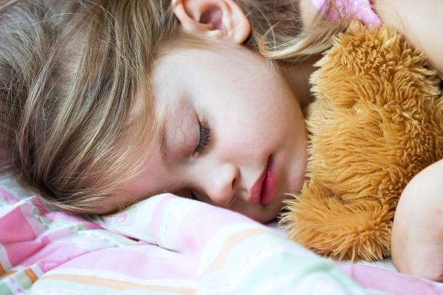 Copiii au nevoie de 10-11 ore de somn pe zi