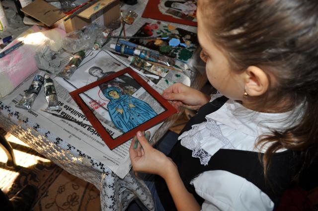 Micii pictori de la Biserica Sfântului Nectarie