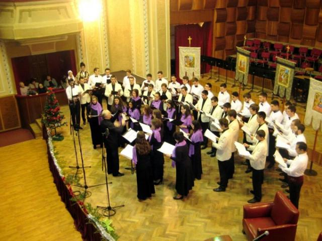 Tradiţionalul concert de colinde al corurilor Facultăţii de Teologie din Arad