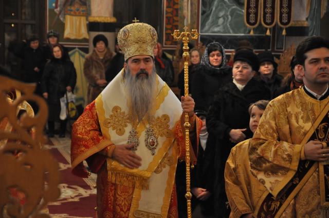 IPS Teodosie a slujit Sfânta Liturghie la Gura Humorului