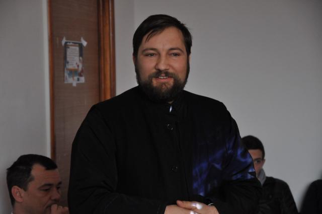"Naşterea Domnului, prilej de bucurie pentru creştini"