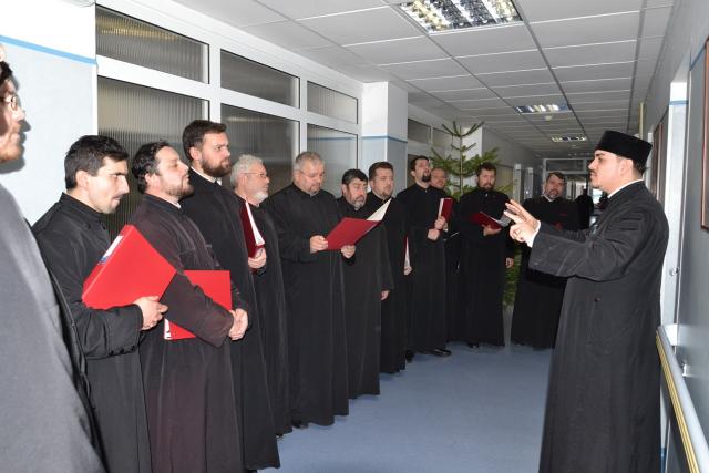 Cântări vesele și triste la Institutul Regional de Oncologie din Iași