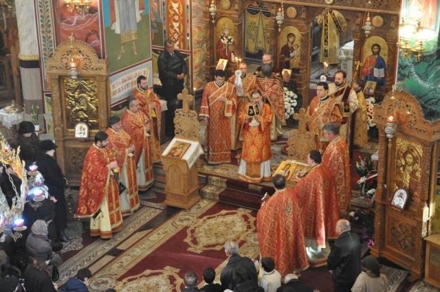 IPS Teodosie a slujit Sfânta Liturghie la Gura Humorului