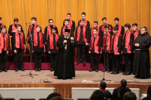 Elevii Liceului Teologic Ortodox „Episcop Melchisedec” au concertat la Roman