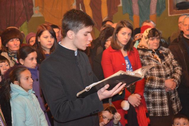 Sfânta Liturghie şi slujba Botezului oficiate de IPS Mitropolit Teofan în Protopopiatul Săveni