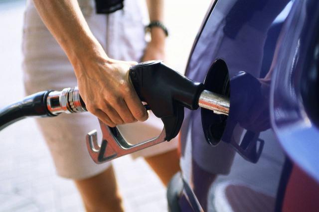 De la 1 ianuarie 2014 se scumpesc carburanții